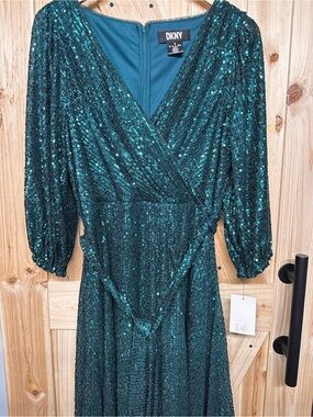 NEW DKNY EMERALD GREEN SEQUINED SPECIAL OCCASION DRESS